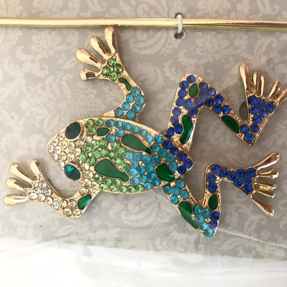 Yarnology Gold Tone Rhinestone Frog Brooch